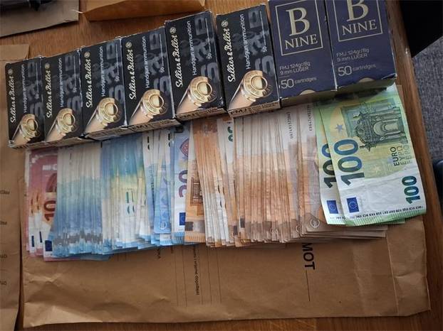 FOTO Ovo  je zaplijenila policija u Slavoniji. I oni iznenađeni! Tu su hrpa oružja, kokain, novac...