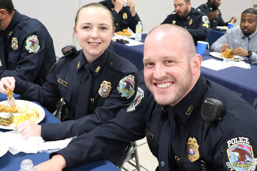 Seks skandal u policiji! Udana policajka orgijala je sa šestero kolega. 'Hvatali' se i u stanici