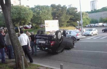 Rijeka: Sudar triju auta, a jedan je završio na krovu