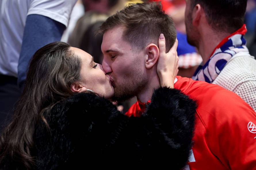 Hrvatski rukometaši slave s obiteljima osvajanje srebra 