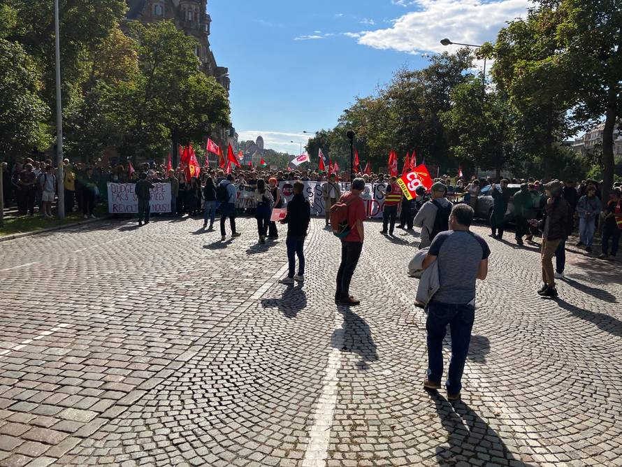 VIDEO Tako to rade Francuzi. Prijestolnica EU je u blokadi: 'Macron militarizira državu!'