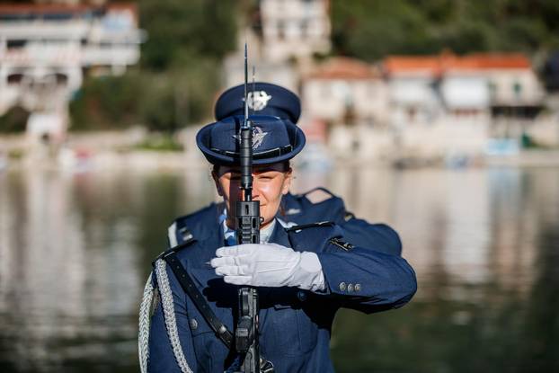 Drvenik Veli: Predsjednik Zoran Milanović položio je vjenac na spomen obilježju “Majka Domovina”