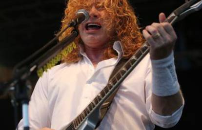 Frontmena Megadetha u Zadru su kamenom pogodili u glavu 