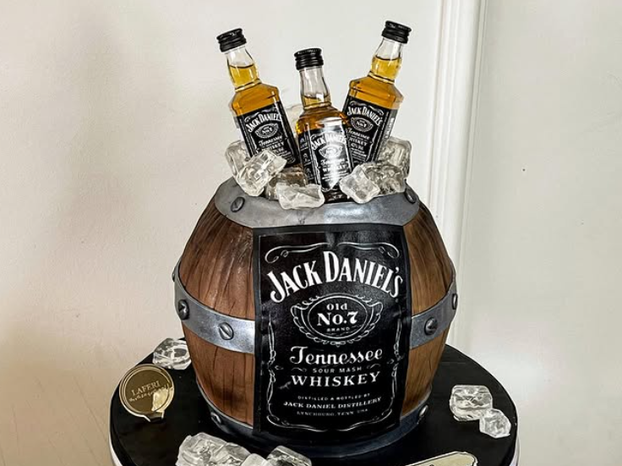 FOTO Maja Šuput proslavila je 46. rođendan - pogledajte tortu koja je bila hit večeri