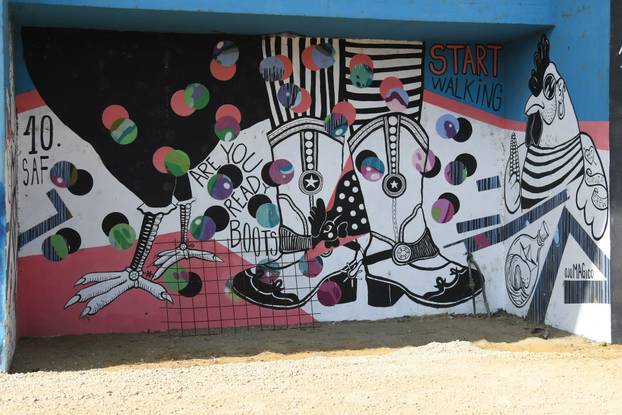 Bjelovar: Murali na pročelju sportske dvorane Srednje škole