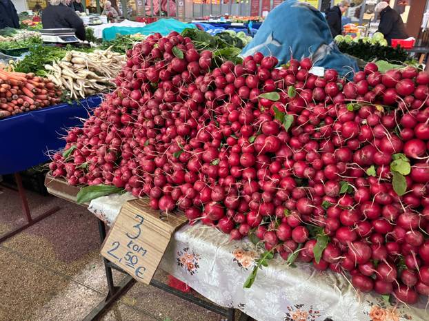 Bili smo na tržnici u Utrini: Evo kakve su cijene uoči Uskrsa!