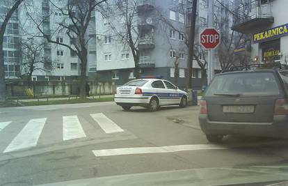 Zagreb: Policajci parkirali na zebri i otišli po pecivo