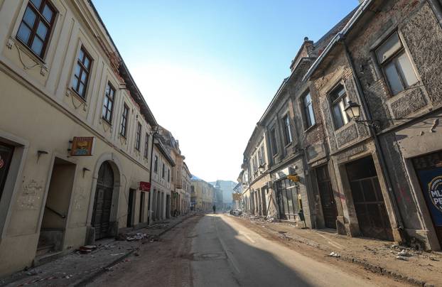 Teška sudbina: U centru Petrinje ostale su samo ruševine i pustoš