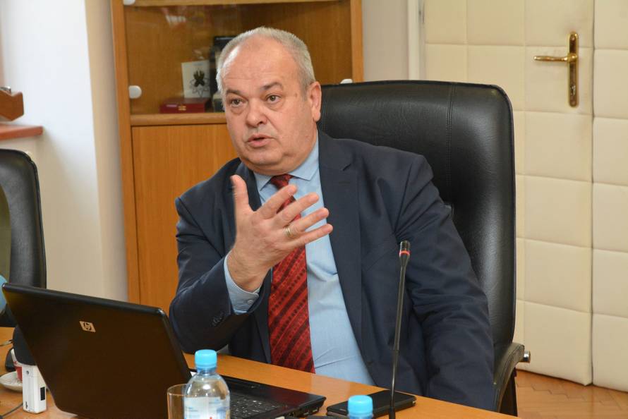 'Ćorić kaže da mu je uništen Uskrs, a što je s Brođanima...?'