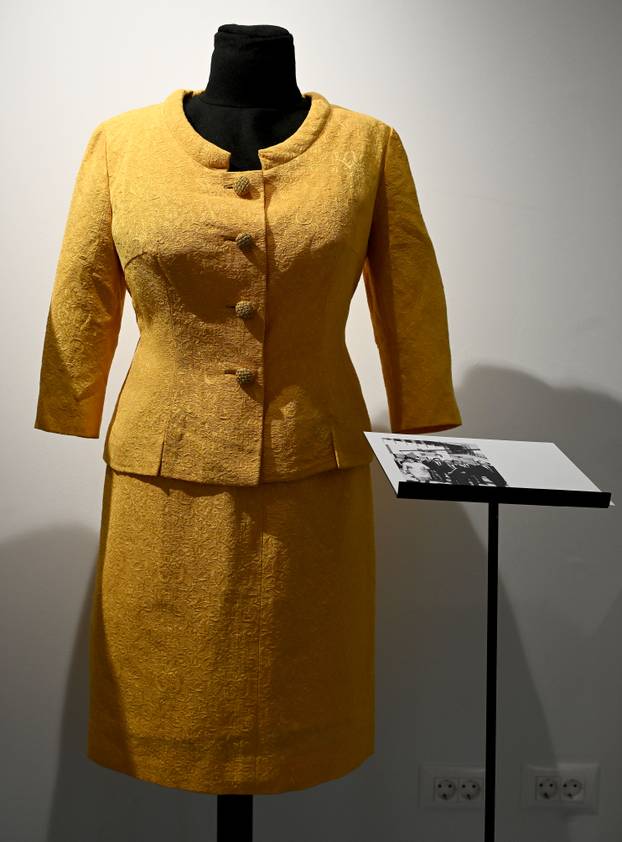 Zagreb: U Srpskom  kulturnom centru, fondacija Jovanka Broz održava izložbu haljina i torbi