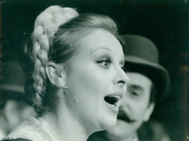 FOTO 'Mala Floramye' slavi 99. rođendan! Pogledajte kako se postava mijenjala kroz godine