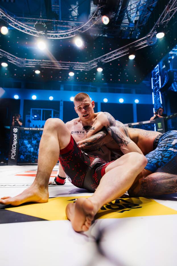 FOTO Krv, znoj, suze i ljepotice. Pogledajte najbolje trenutke s borilačkog spektakla u Sl. Brodu