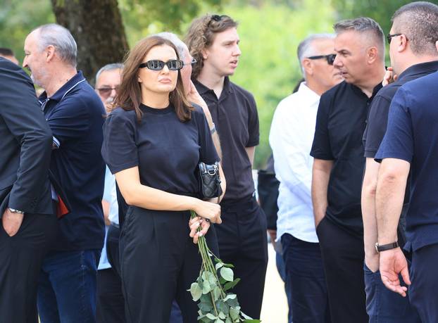 Zagreb: Posljednji ispraćaj Luce Mamić, majke Stojana, Zdravka i Zorana Mamića