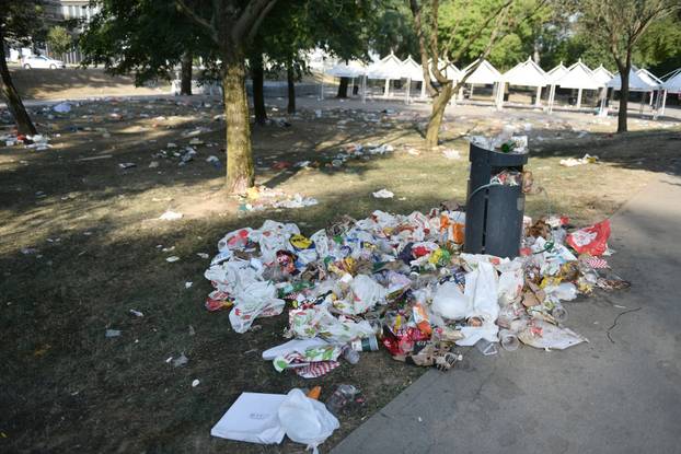 Zagreb: Čišćenje Bundeka jutro nakon Thompsonovog koncerta
