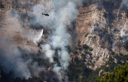 U požaru u Albaniji ozlijeđeno troje ljudi, a evakuirano 2000