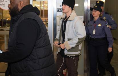 Opća histerija: Bieber je sletio u Zagreb i pozdravio je fanove