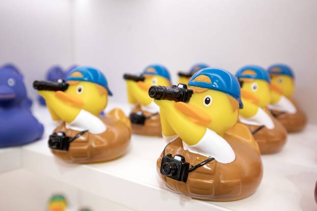 U Puli otvorena trgovina samo s gumenim patkicama