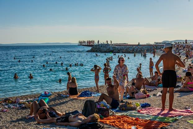 Split: Ljetni ugođaj na novouređenoj plaži Žnjan