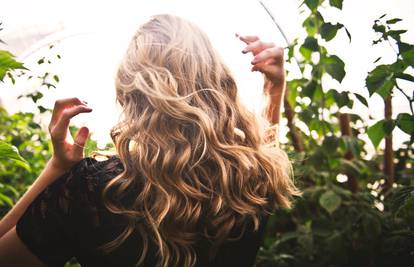 Prirodno bojanje kose: Može li je sok limuna zbilja posvijetliti?