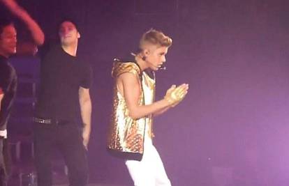 J. Bieber je dva puta zaustavio koncert u Turskoj zbog molitve