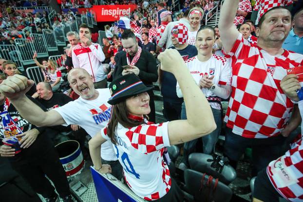 Zagreb: Navijači na susretu Hrvatske i Slovenije na IHF Svjetskom rukometnom prvenstvu 2025.