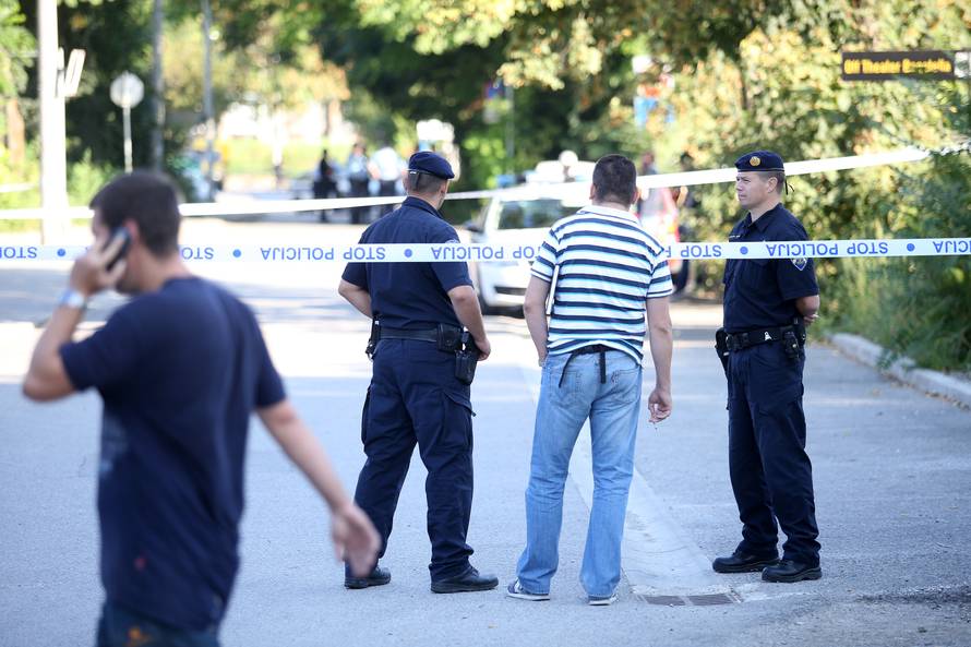 Bomba ispred kafića: Krhotine su pogodile slučajnu prolaznicu