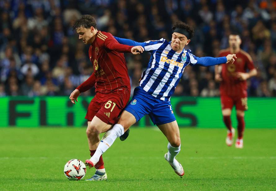 Europa League - Knockout Phase Playoff - First Leg - FC Porto v AS Roma