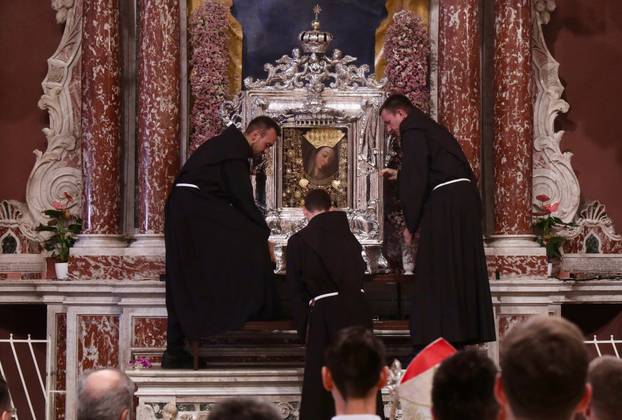 Sinj: Procesija i misa povodom blagdana Velike Gospe