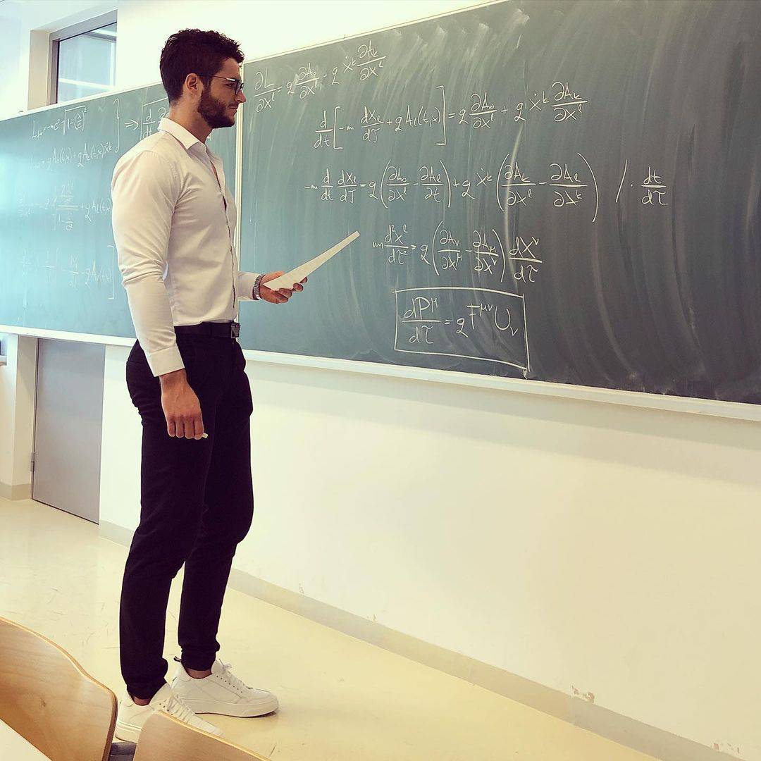 Ovo je novi Gospodin Savršeni: Član je CERN-a, a na fakultetu u Splitu drži teoriju relativnosti