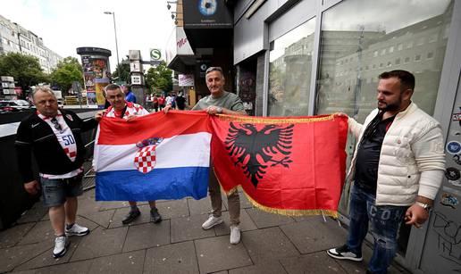 Otac dinamovca Hoxhe pozirao s hrvatskom zastavom: Možda priredimo senzaciju i slavimo...