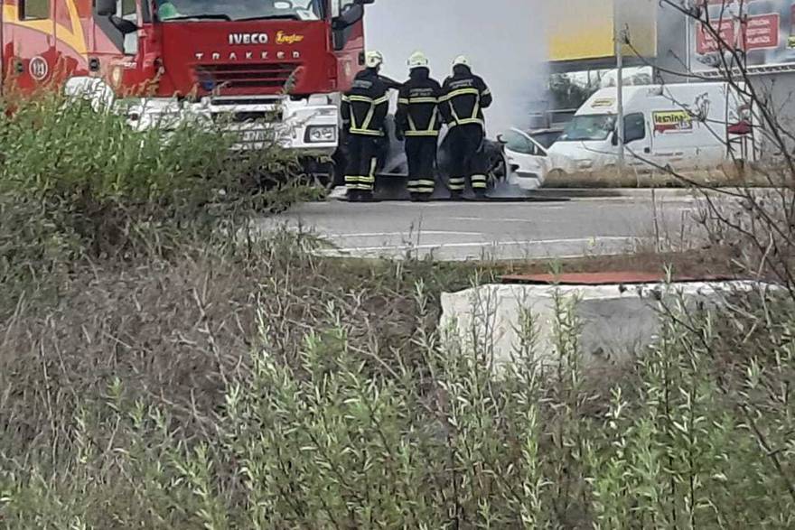 Požar BMW-a u Puli