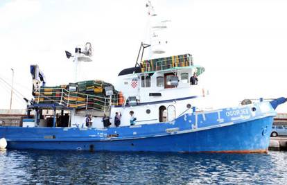 Rijeka: Turski brod zabio se u ribaricu, kapetan ozlijeđen