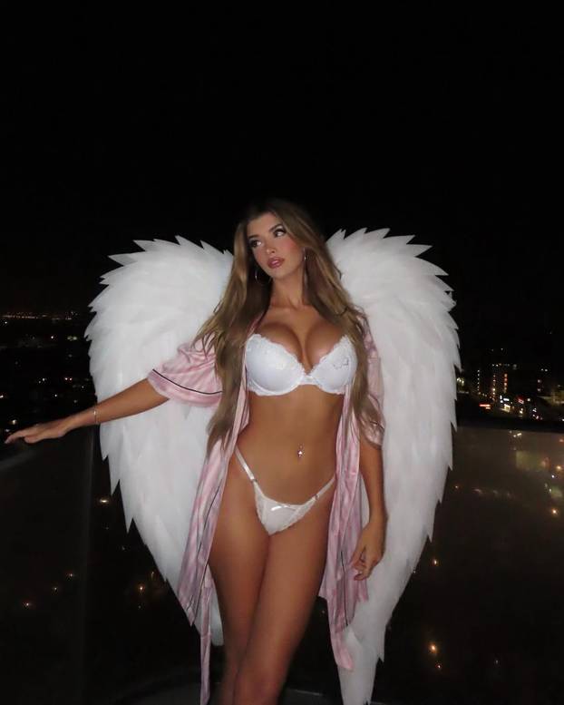 Njen tata kaže da je spavao s 47.000 žena: Otkrila što je sve operirala, voli biti u tangicama