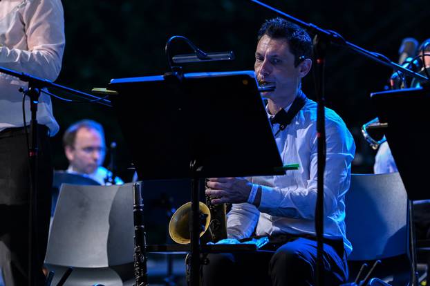 Zagreb Classic Open Air: Jazz orkestar HRT-a nastupio pod ravnanjem Mirona Hausera