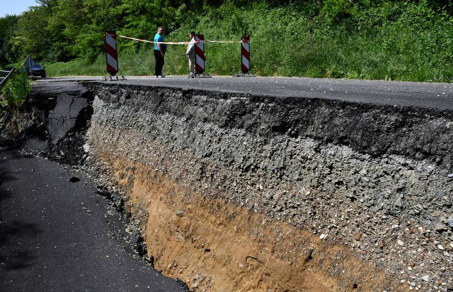 Rešetari: Ogromno klizište na dionici ceste koja povezuje Požešku kotlinu s autocestom