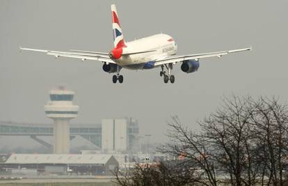 Evakuirali avion u Londonu zbog sumnje u eksploziv?