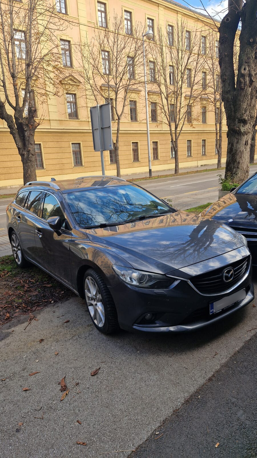 Tu se ne može parkirati, ali on je iz Možemo: 'Ma teško je naći mjesto, žao mi je. Žurio sam se'