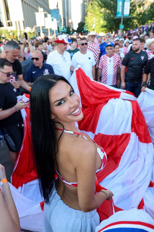 SP 2026 Dallas: Ivana Knoll na povorci hrvatskih navijača u Dallasu uoči utakmice Engleske i Hrvatske na Svjetskom prvenstvu