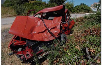 Pekarskim kombijem ubio mladića i pobjegao pješke