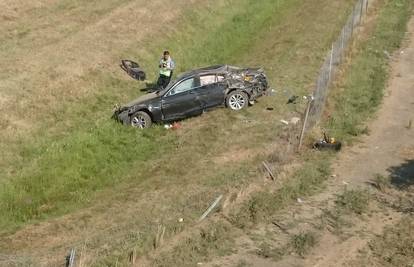 BMW je sletio s autoceste na travu, ozlijeđeno četvero ljudi