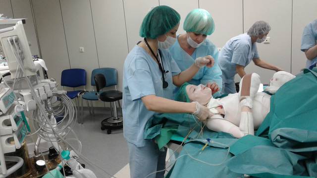 Naši doktori uče Ruse medicini: Izveli zahtjevnu operaciju šaka