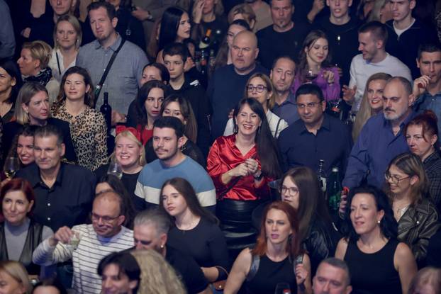 Zadar: Koncert Parnog Valjka u Arsenalu povodom Valentinova