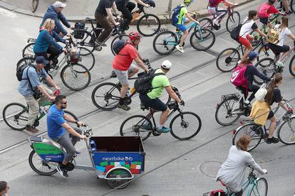 FOTO 41. Večernjakova biciklijada: Pedaliralo se 22 km od Zagreba sve do Samobora