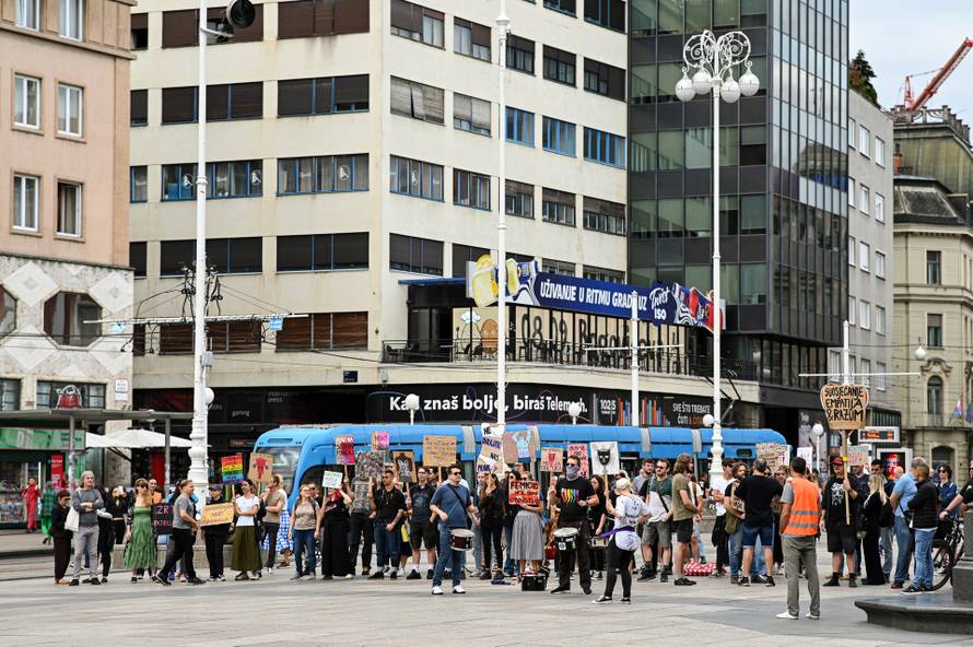 Zagreb: Prosvjednici na Trgu bana Josipa Jelačića