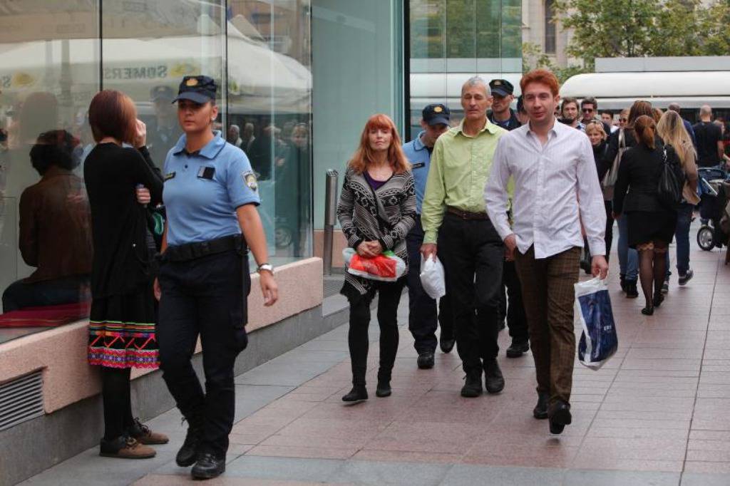 Policija privela umjetnike koji su šetali goli centrom Zagreba