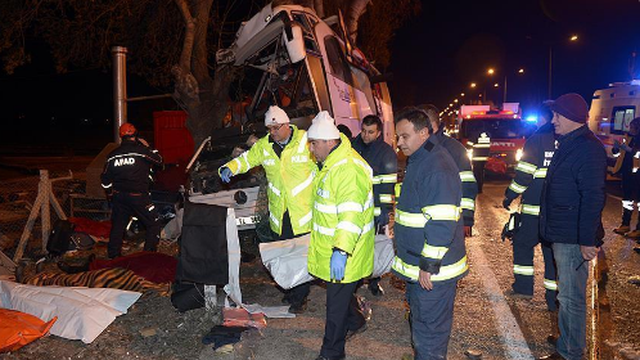Bus sletio s ceste: Poginulo 11 putnika, još ih je 46 ozlijeđeno