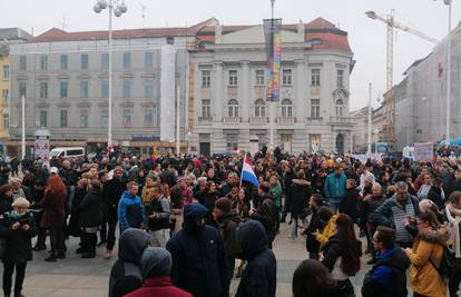 Stotine bez maski i distance na novom prosvjedu protiv mjera