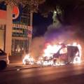 Tragedija u Parizu: Poginuo je mladi vatrogasac dok je usred nereda gasio zapaljene aute