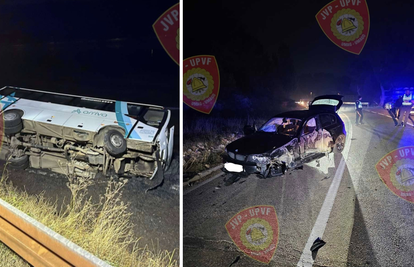 FOTO Pijani vozač udario u bus kod Poreča: Probio je metalnu zaštitnu ogradu i sletio u more