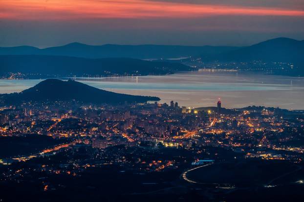 Gornje Sitno, Mosor: Pogled na Split u suton